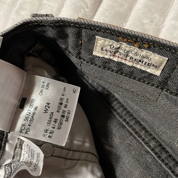 Levis 501 Shorts | Size 24 - Picture 6 of 7